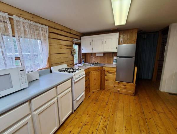 Glacier Cabin: 2 Bedroom Rustic Log Cabin