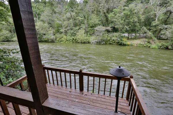 HEAVEN ON THE TOCCOA Where you will Enjoy the Sites and Sounds of the Toccoa River