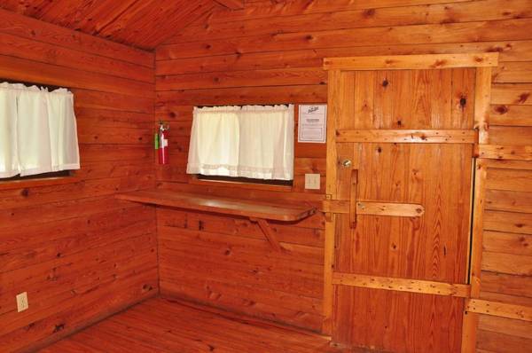 Fremont Jellystone Park Loft Cabin 1