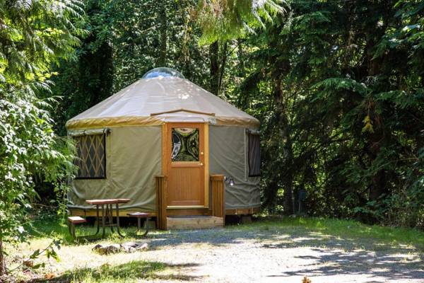 Mount Vernon Camping Resort 16 ft. Yurt 6