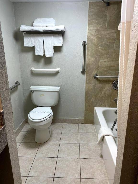 Days Inn by Wyndham Fort Wright Cincinnati Area