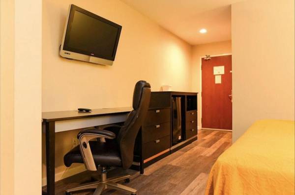 Workspace - Econo Lodge Inn & Suites Downtown