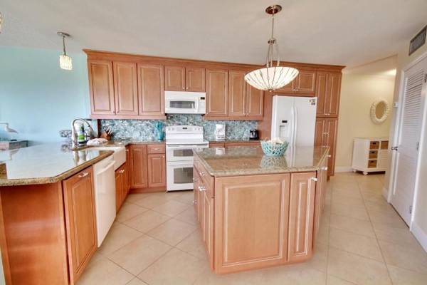 Land's End #201 building 8 - Beach Front