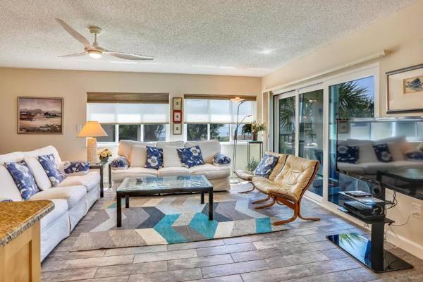 Land's End 301 building 8 Beachfront end condo gorgeous updates