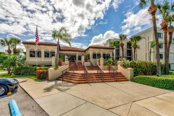 Land's End 304 building 10 Updated Beachfront Coastal Condo!