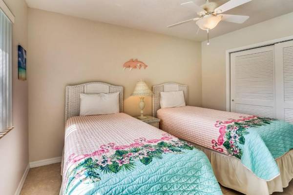 Land's End 201 building 10 Gorgeous updated beach front condo!