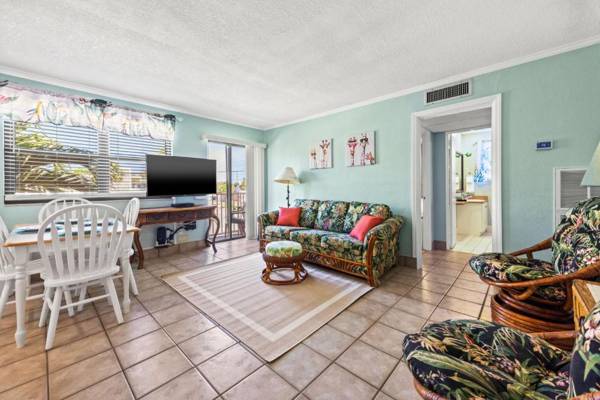 Majestic Beach Condo with Heated POOL in St Pete Beach