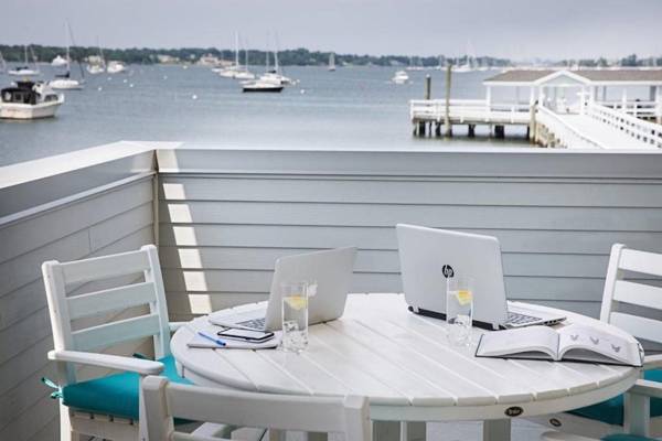 Fathoms Hotel & Marina