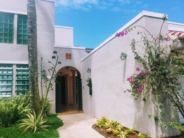 Villa Coral Reef- 4BR with community pool overlooking ocean