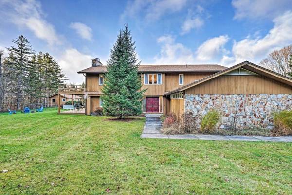 Spacious Family Winter Retreat Hot Tub and Fire Pit