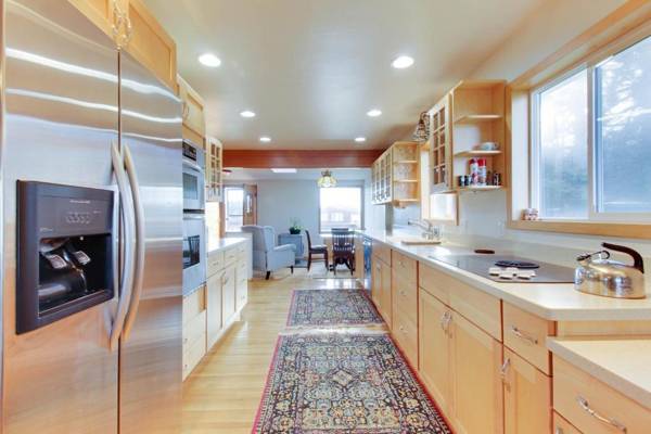 Lopez Island Agate Beach Waterfront Home