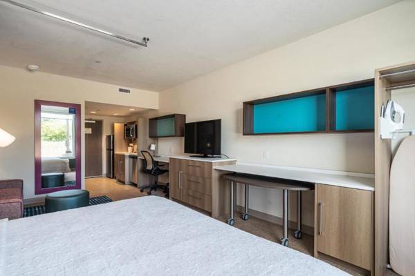 Workspace - Home2 Suites By Hilton Grand Rapids South