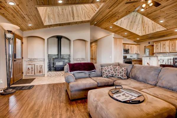 Your Luxury Rural Residence with Private Hot Tub and RV Hookups - Grey Wind Ranch