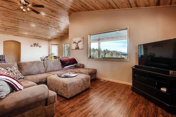 Your Luxury Rural Residence with Private Hot Tub and RV Hookups - Grey Wind Ranch