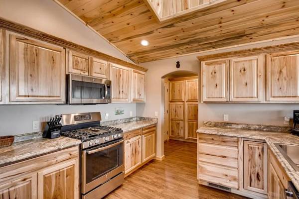 Your Luxury Rural Residence with Private Hot Tub and RV Hookups - Grey Wind Ranch