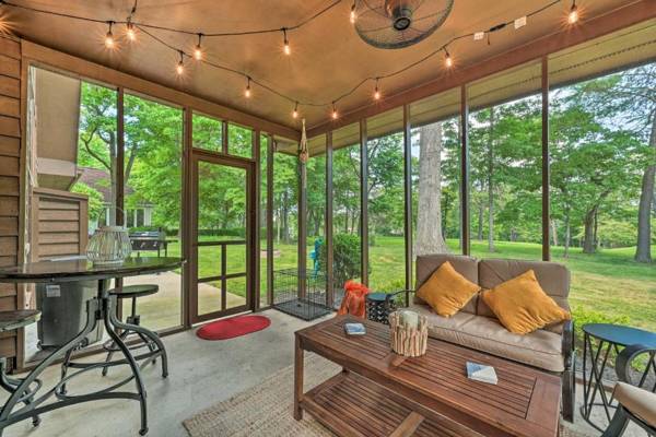 Chic Hedgesville Cabin with Golf Course Views!