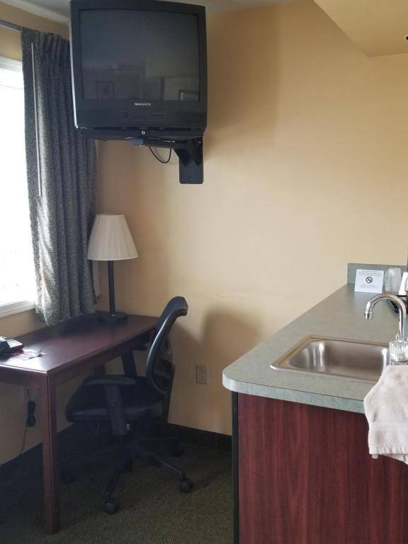 Workspace - Perry-O Inn & Suites