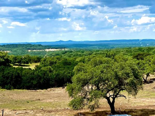 The Roost Farmhaus on 20 acres hill country view firepit swimming hole