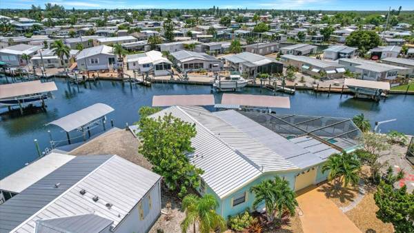 Waterfront Petite Retreat with Private Pool & Gulf Access - Villa Boat House - Roelens Vacations