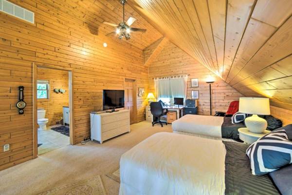 Workspace - Beachfront Lake Michigan Log Cabin with Sauna!