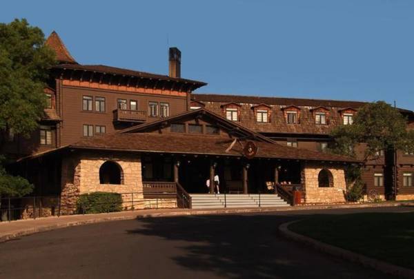 El Tovar - Inside the Park