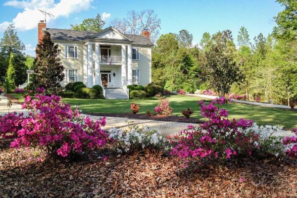 1840s Historic LaFayette Retreat with Guest House!