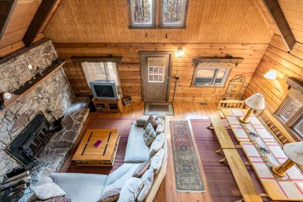 Huge Deck Fire Pit & Fireplace at Chalet Cabin!