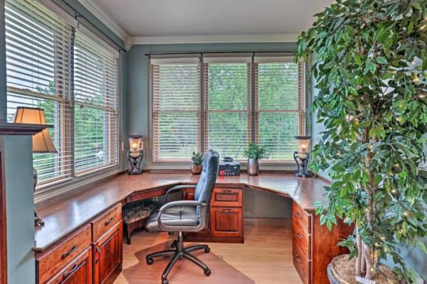 Workspace - Luxurious Finger Lakes Home with Home Gym Game Room