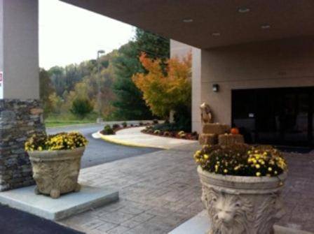 Smoky Mountain Inn & Suites