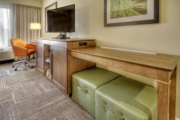 Workspace - Hampton Inn and Suites Asheville Airport