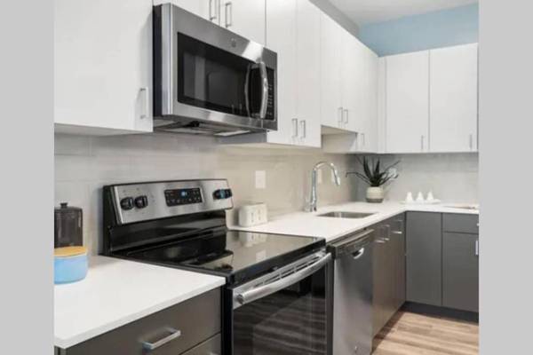 Luxury Apartment W Gym Steps From Commuter Rail #2013