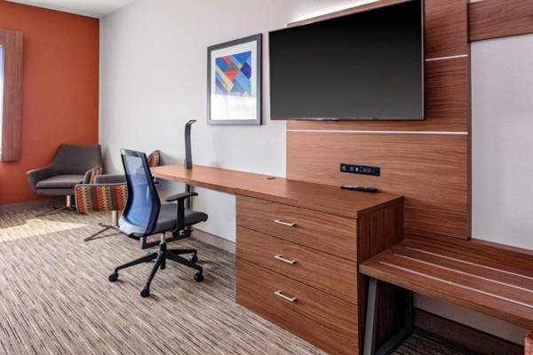 Workspace - Holiday Inn Express & Suites - Madison an IHG Hotel