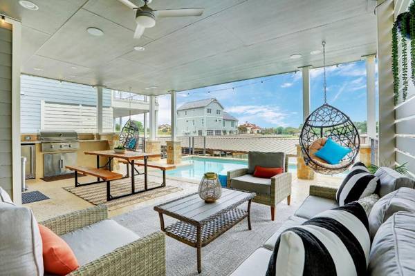 Family Tides - Marina Lakeside Home with Private Pool Private Boat Lift & Boat Ramp to Lake LBJ