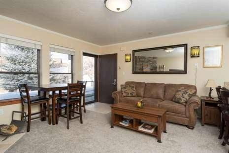 Wolf Creek Condo 306: Remodeled Vacation Condo - Powder Mountain Lodging