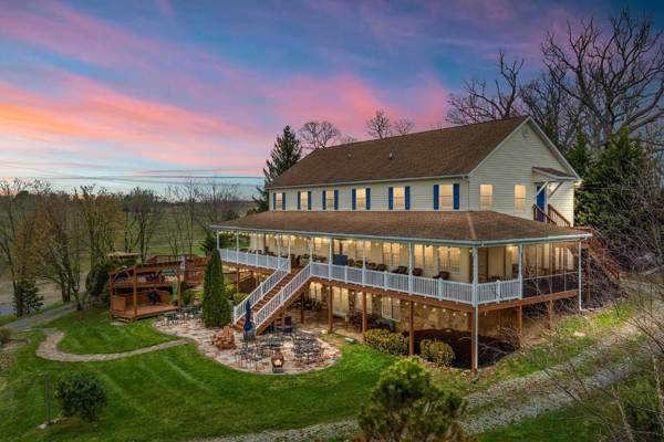 Stunning Former Winery with Pool and Mtn Views!