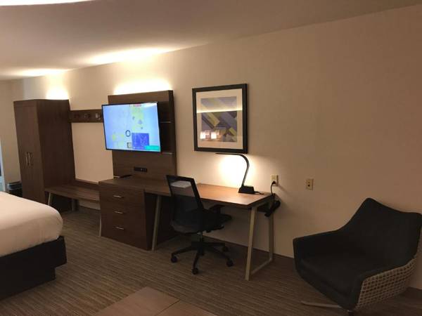 Workspace - Holiday Inn Express & Suites. an IHG Hotel