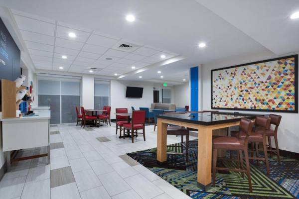 Holiday Inn Express & Suites. an IHG Hotel