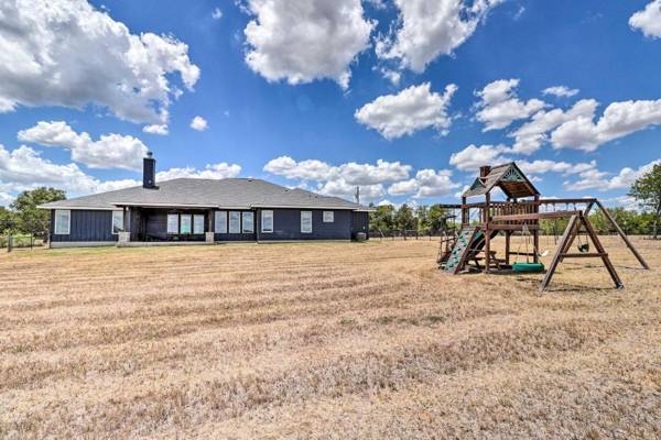 Stunning McDade Home with Rolling Pasture Views