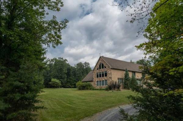 Luxurious 7 bedroom lodge with outdoor kitchen