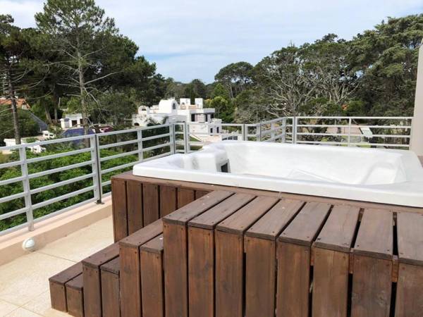 PENTHOUSE CON TERRAZA PARRILLERO Y JACUZZI PROPIO IDEAL ÉPOCA CON PANDEMIA -Edificio Jardins Del Est San Rafael-
