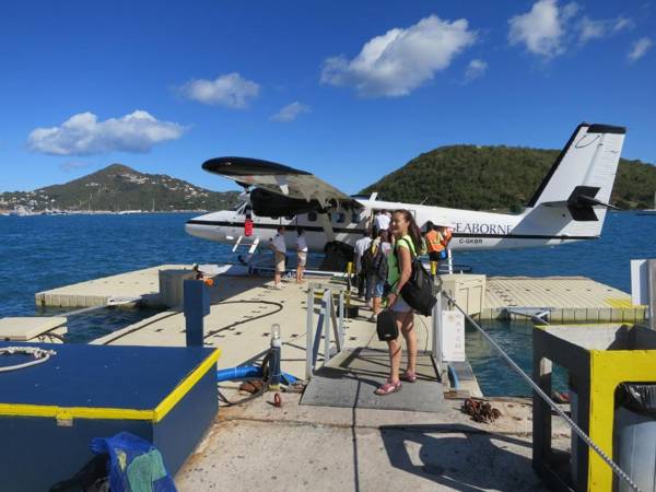 Luxury Beachfront King Suite on Sapphire Beach II