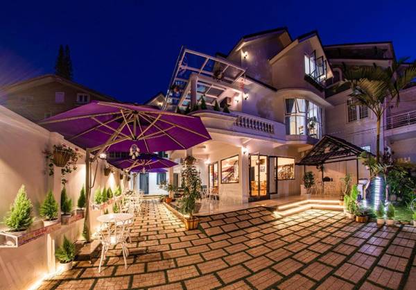 Dalat Hoa Nang Hotel