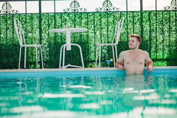 Pariat River Front Hotel