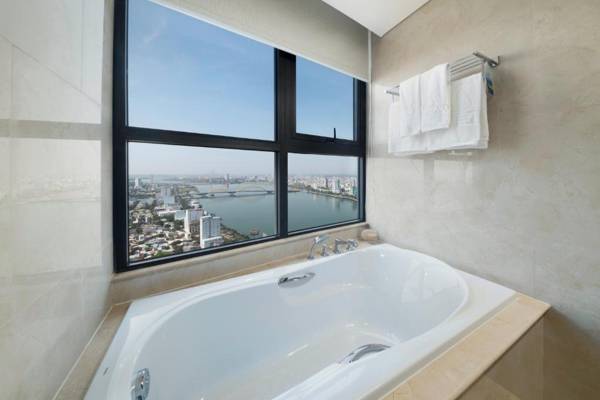 Meliá Vinpearl Danang Riverfront