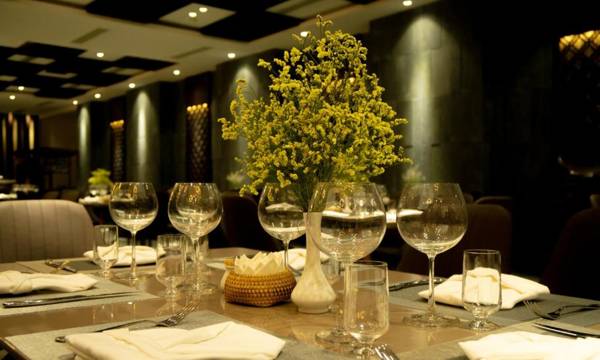 Dong Duong Hotel & Suites