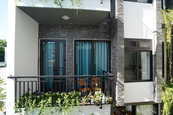 Balcony Studio 500m to BEACH-GARDEN-KOI FISH POND