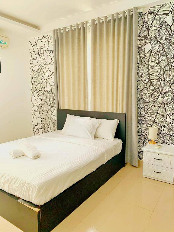 The Black & White Garden Villa- 5-Bedroom Villa