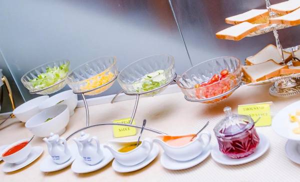 Airport Saigon Hotel - Gần ẩm thực đêm chợ Phạm Văn Hai