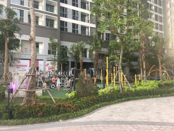 Vinhomes Central Park - Homes by Christine 3BR Apartment