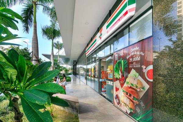 Infinity Pool Signature - Saigon Rivergate